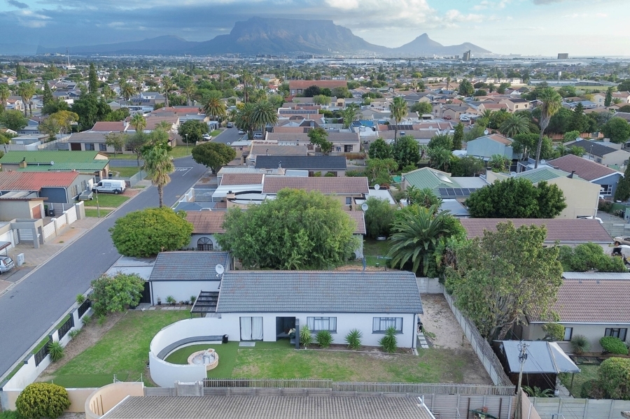 3 Bedroom Property for Sale in Bothasig Western Cape